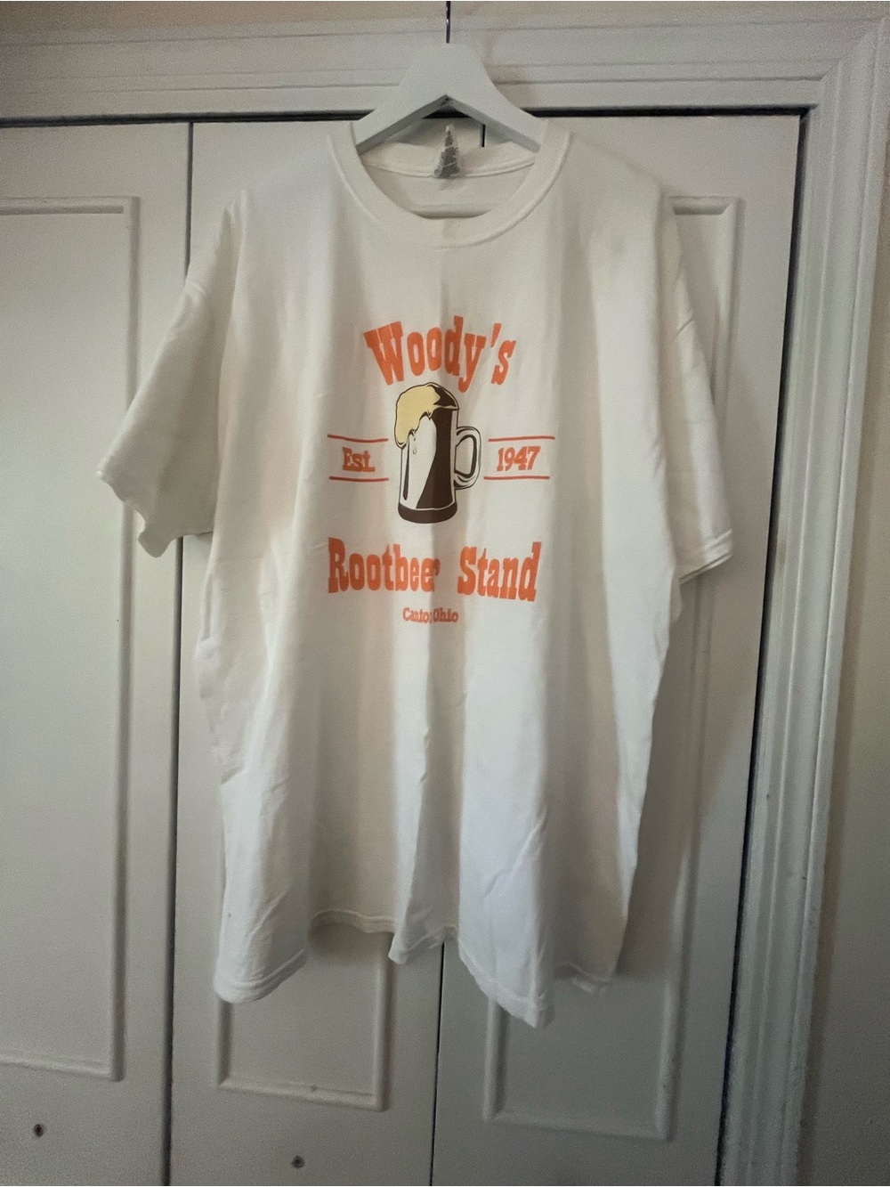 Woody's Rootbeer Stand Graphic Tee - White with Orange/Brown Print